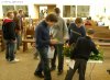 KiGo_10-14: Blumenschmuck im Apostelbereich Schug